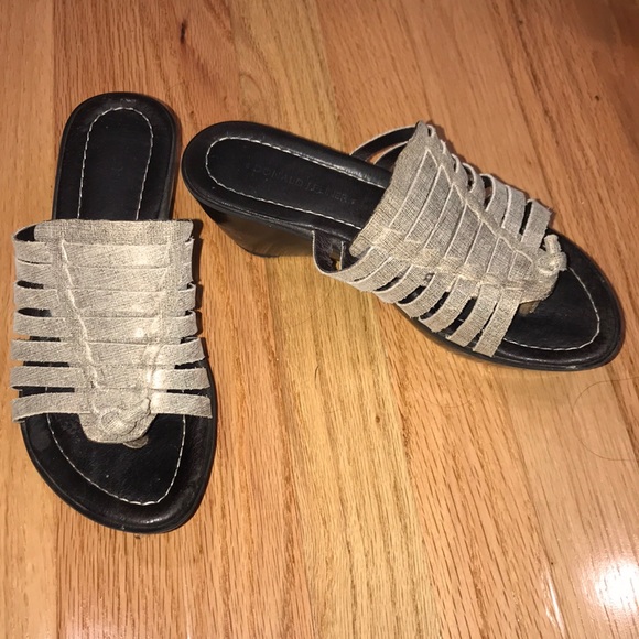 DONALD J PLINER SLIP ON WEDGE SANDALS SZ 6 - Picture 2 of 8